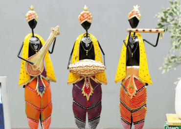 Disciples-Krishna-Musicians-Metal-Figurines-Set-Three