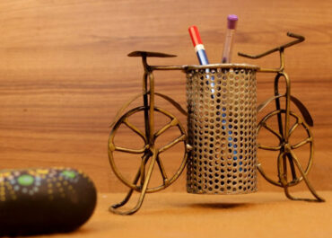 Iron-Painted-Cycle-Pen-Stand