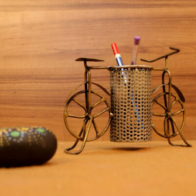 Iron-Painted-Cycle-Pen-Stand